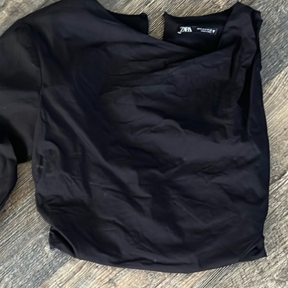 Zara one sleeve black rusched top in S